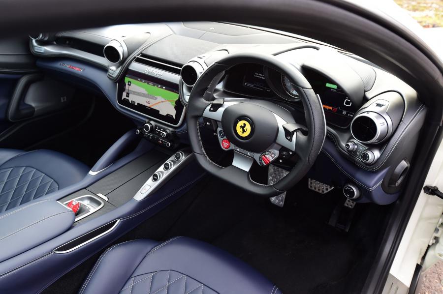 Торпедо Ferrari GTC4Lusso T 2017 года  (UK) (фото 11 из 18)